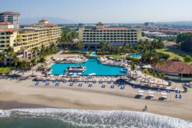 Ready for fun in the sun? Pack your bags for a beach vacation -- and save money, Feb 1- May 31, 2018! Photo: Marriott Puerto Vallarta Resort & Spa