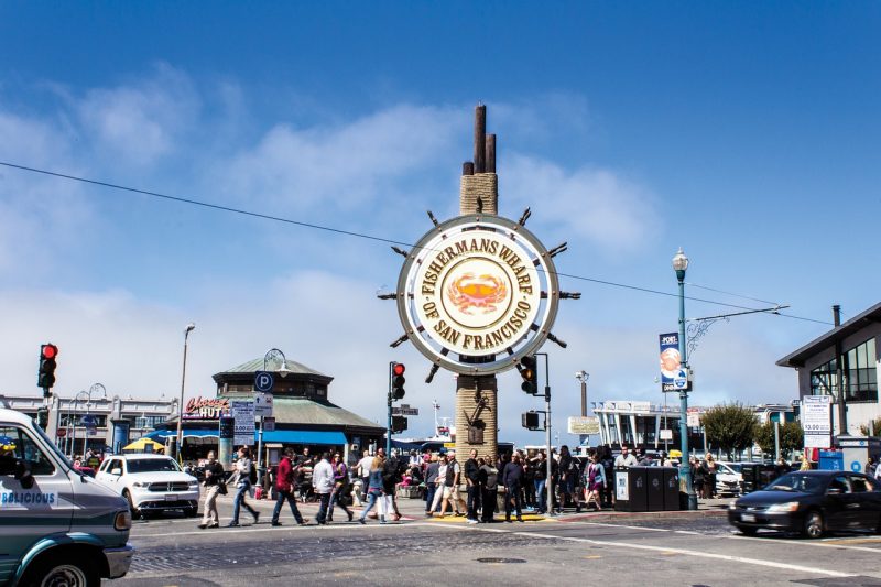 Looking for a tasty diversion and places to eat? Fisherman's wharf in San Francisco is the perfect spot for casual or fine dining on your California getaway to the Golden Coast. 