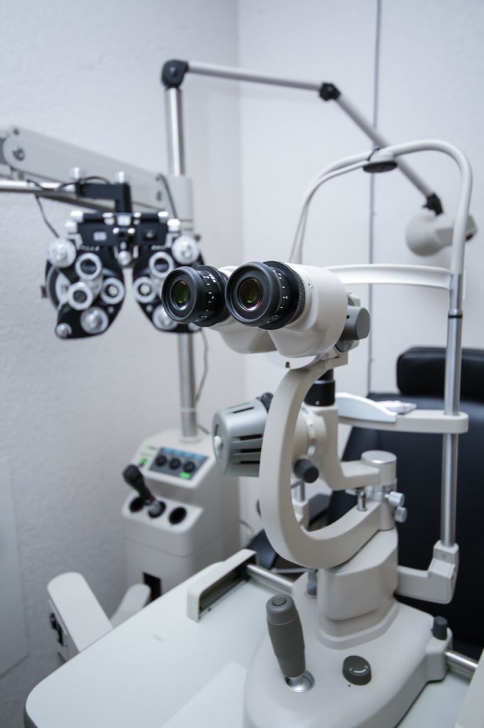 Regular visits to the eye doctors are one of the important tips for healthy eyes.