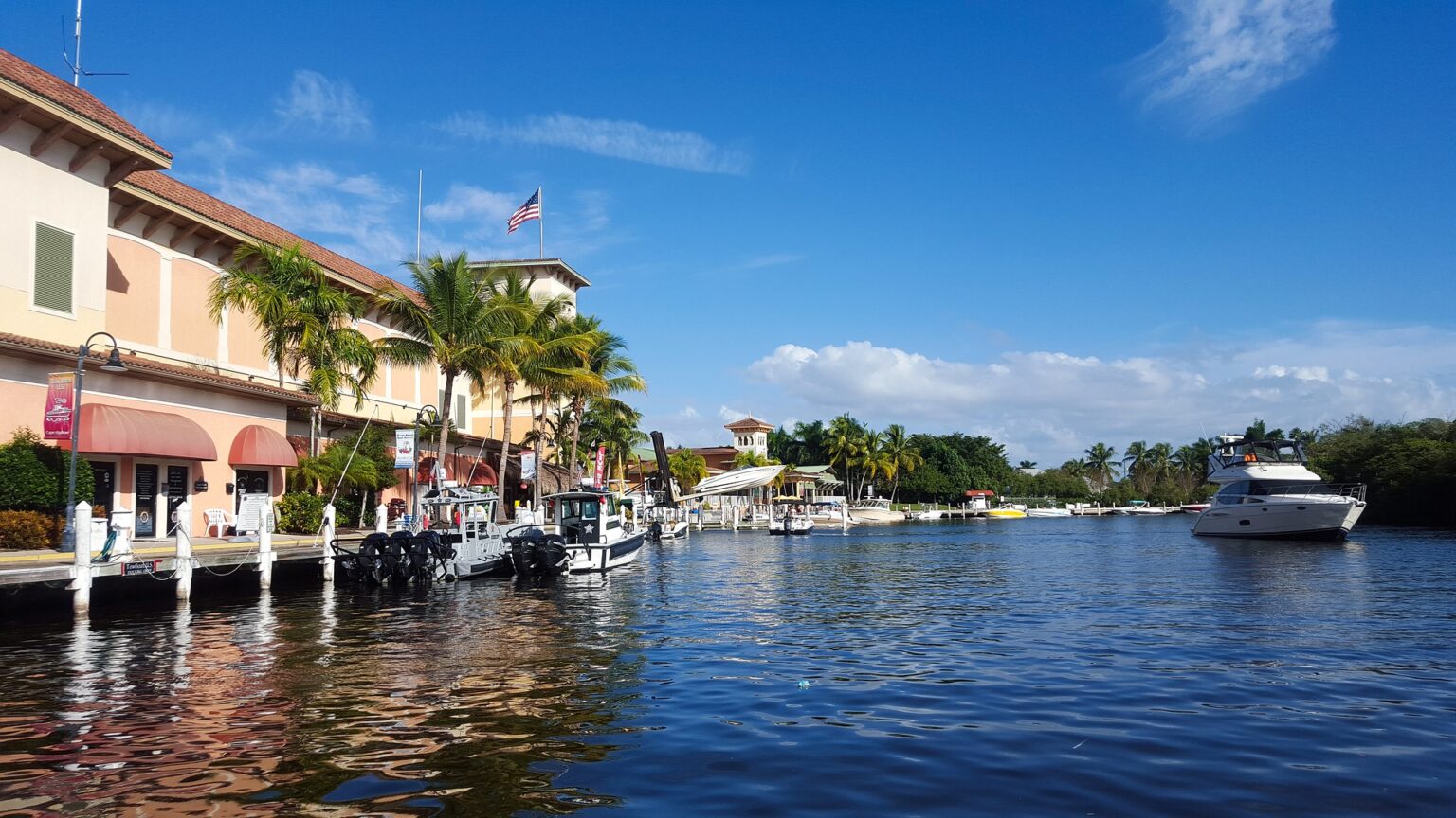 Boating in Florida 9 Places You Need to Visit - Traveling in Heels