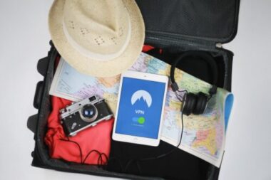 From cameras to passports to electronics, 11 things to pack for a vacation. Photo: Pixabay