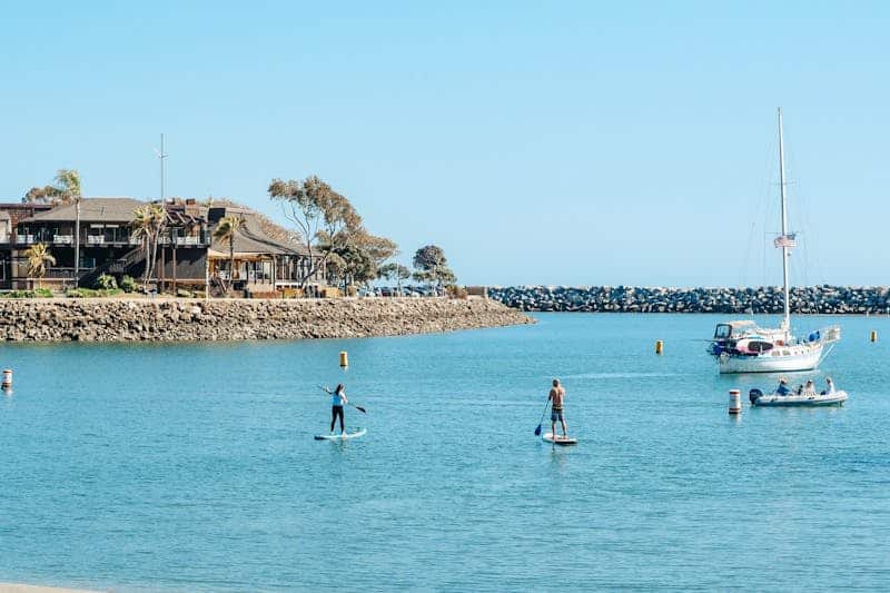 waterfront-resorts-paddelboard
