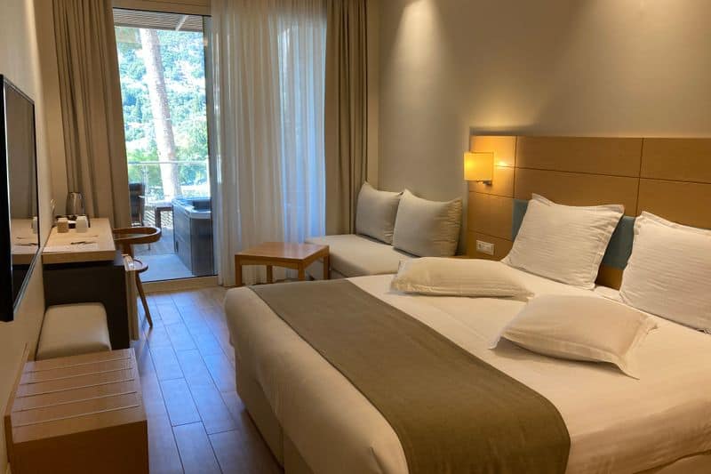 how-to-find-a-good-hotel-bed-pexels.jpg